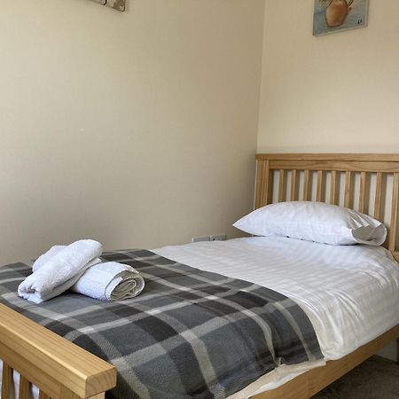 Newly Built 3 Bed House With Ample Parking 1 Villa Balderton Exterior photo
